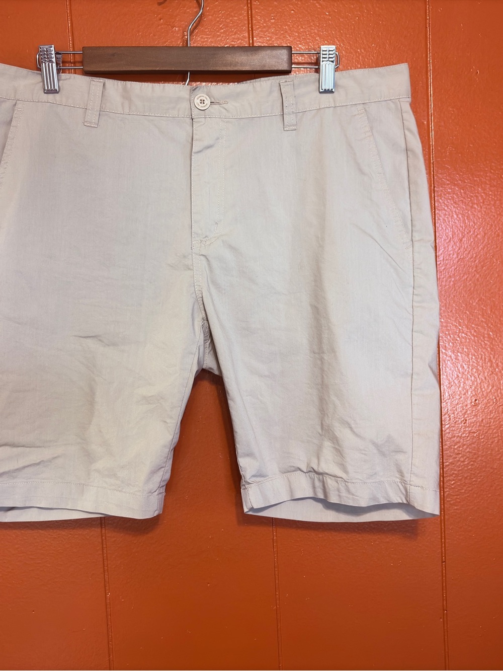 Men's Light Cream Flat-Front Chino Shorts